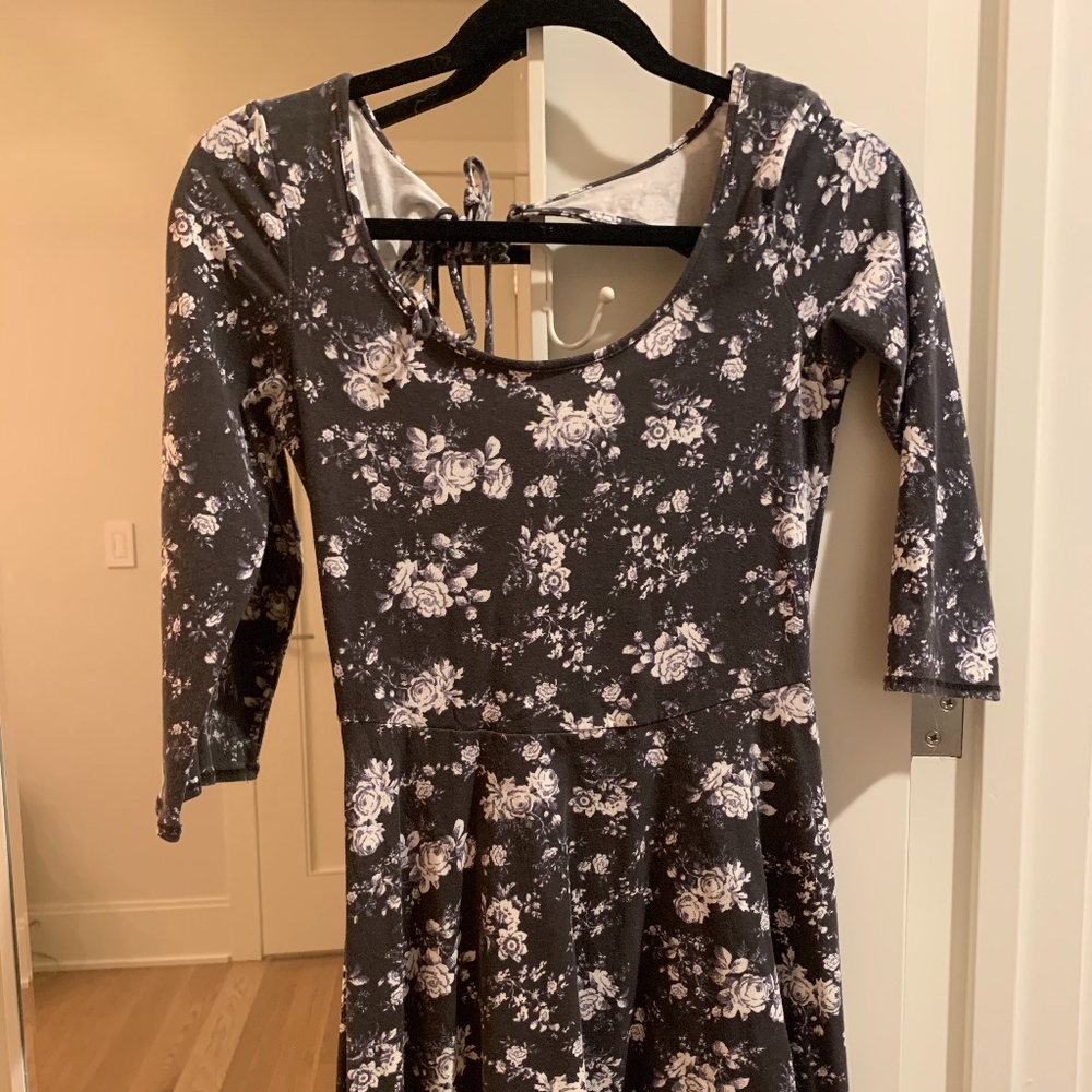 American Eagle Floral 3/4 Sleeve Dress